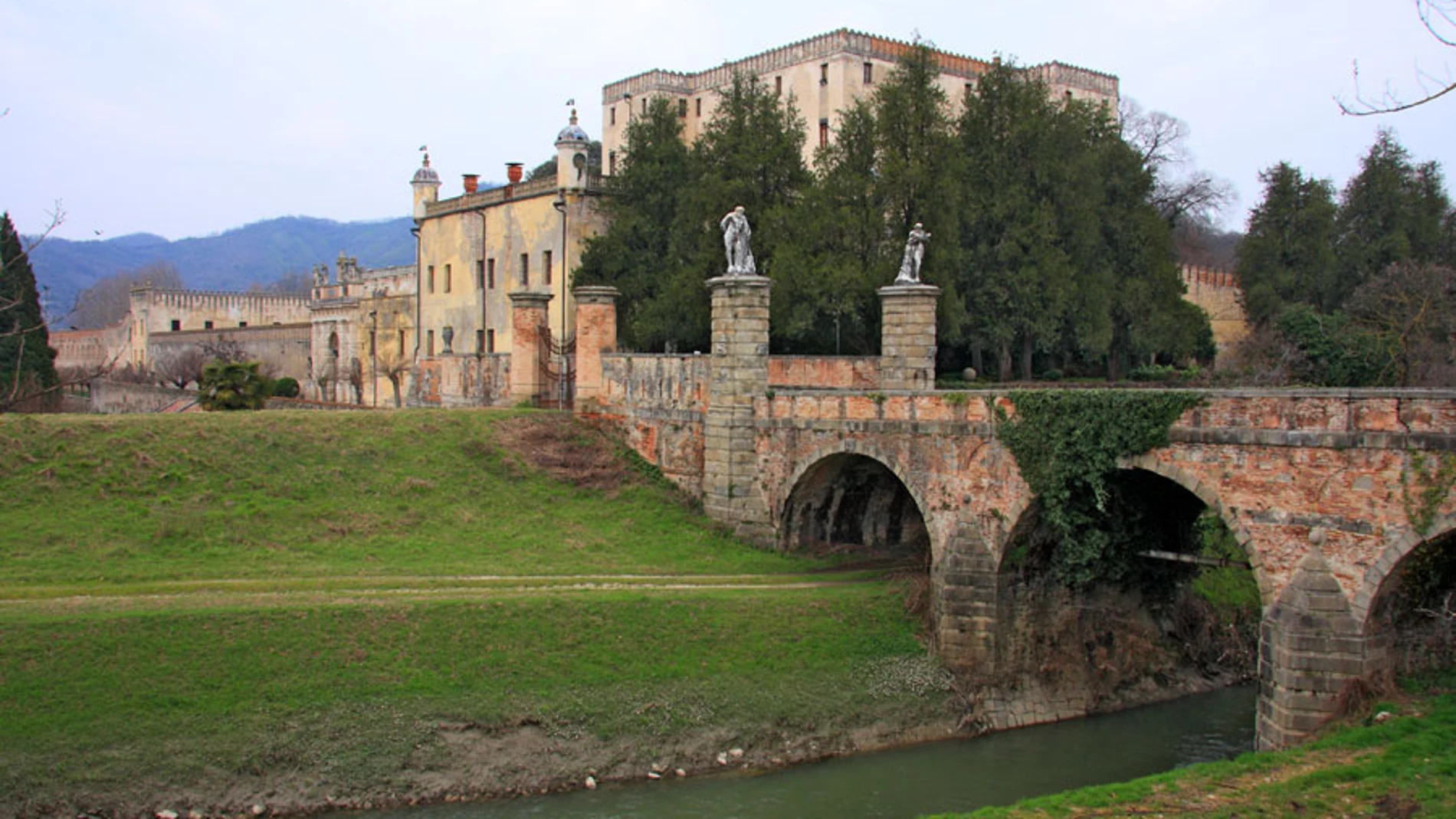 Del invento del 'mocho' a vivir en un palacio: la sorprendente historia del creador de Vileda