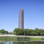 Torre Sevilla, el emblem&aacute;tico rascacielos de la capital hispalense, se ubica en la Cartuja a escasos metros del Guadalquivir