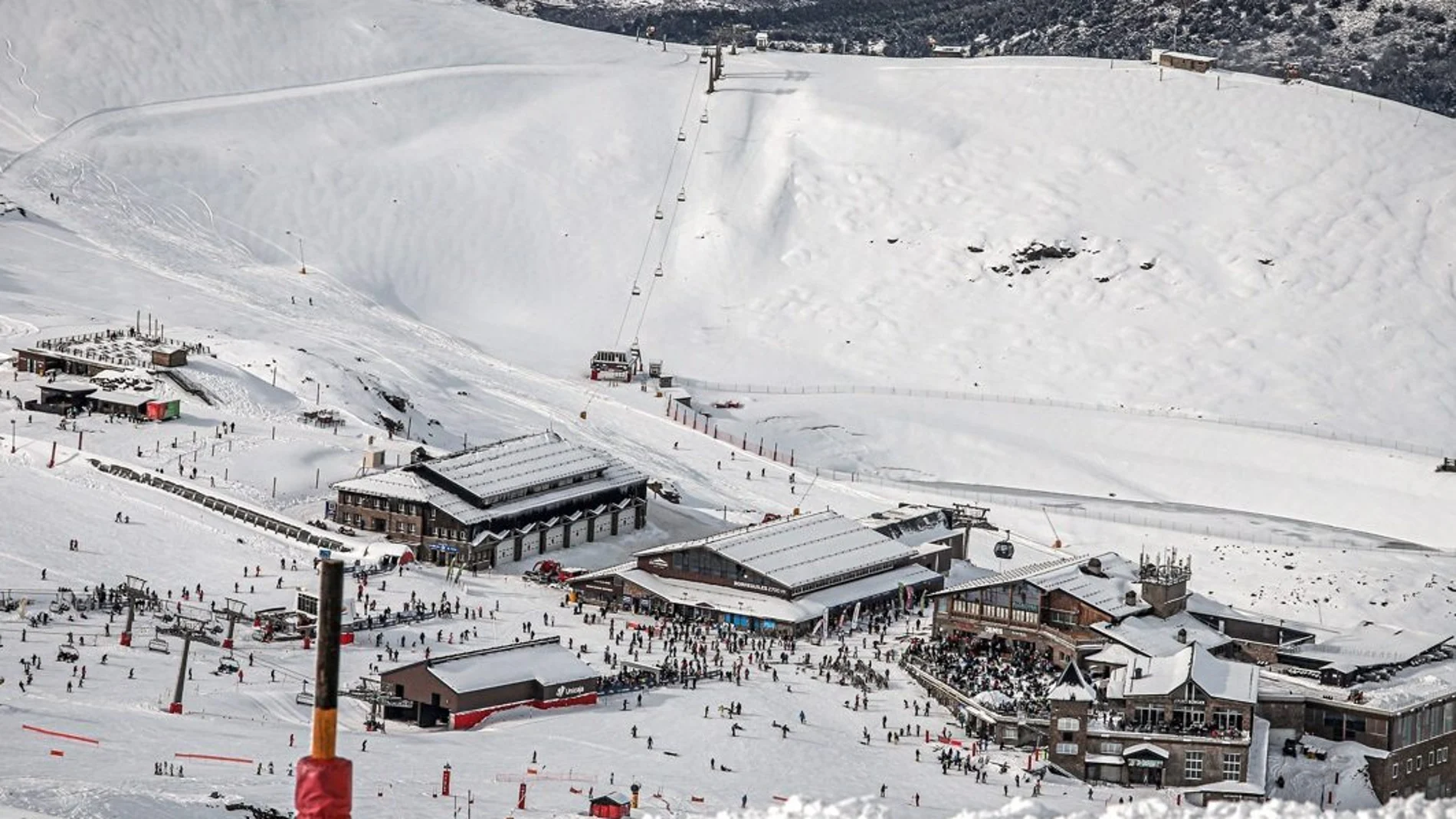 Sierra Nevada alza la voz contra la falta de medios e infraestructuras en la estación