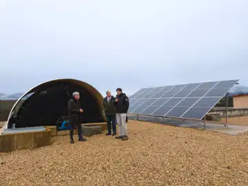 El delegado territorial de la Junta en León, Eduardo Diego, acompañado por el alcalde de Villafranca del Bierzo, José Manuel Pereira, ha visitado la instalación coincidiendo con la finalización de las obras El delegado territorial de la Junta en León, Eduardo Diego, acompañado por el alcalde de Villafranca del Bierzo, José Manuel Pereira, ha visitado la instalación coincidiendo con la finalización de las obras