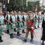 a alcaldesa de la ciudad, Marifran Carazo y el Teniente General Jos&eacute; Manuel de la Esperanza, jefe del Madoc, en el pase de revista a la tropa de la legi&oacute;n, este viernes, en el que Granada celebra El D&iacute;a de la Toma que conmemora los 534 a&ntilde;os desde que los Reyes Cat&oacute;licos entraron en la ciudad