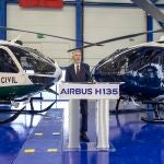 El ministro Fernando Grande-Marlaska, en la entrega de los 18 helic&oacute;pteros de Airbus en 2022.