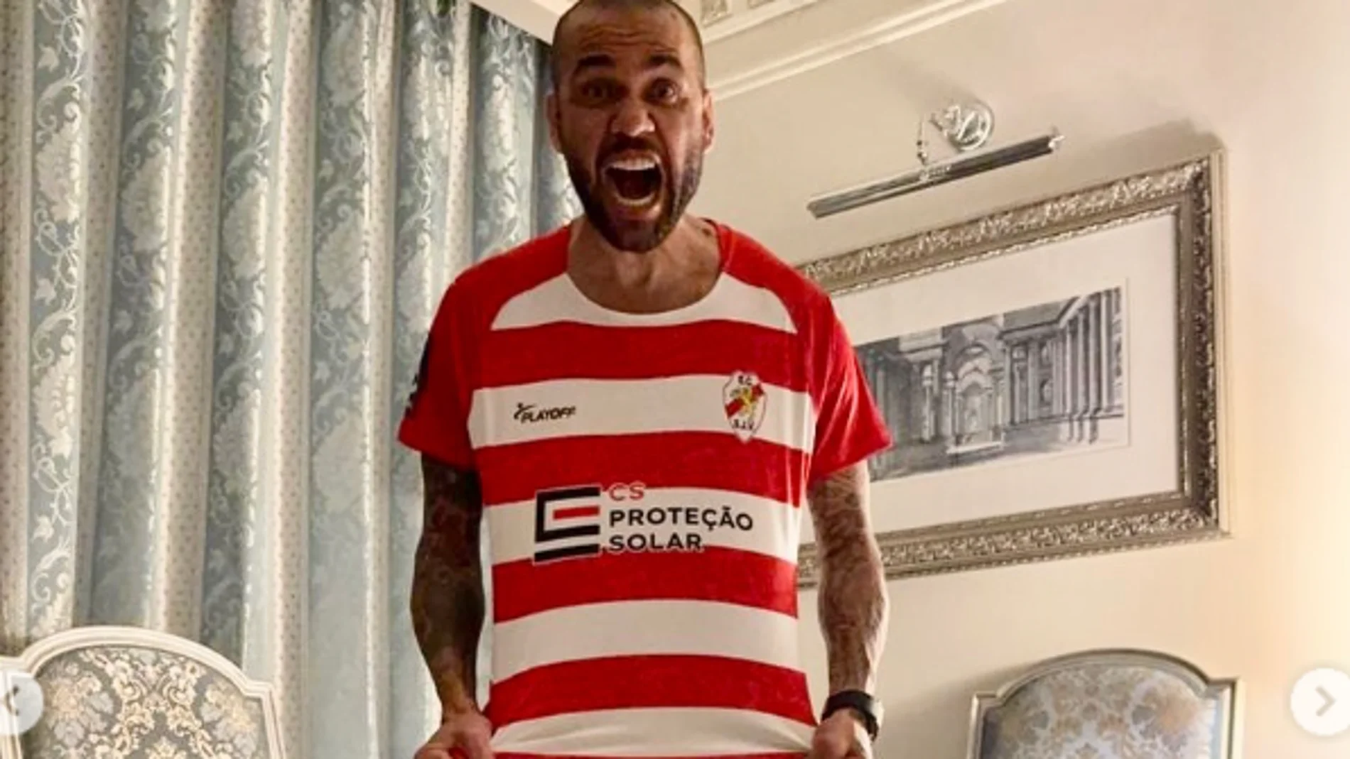 Dani Alves desembarca en Portugal