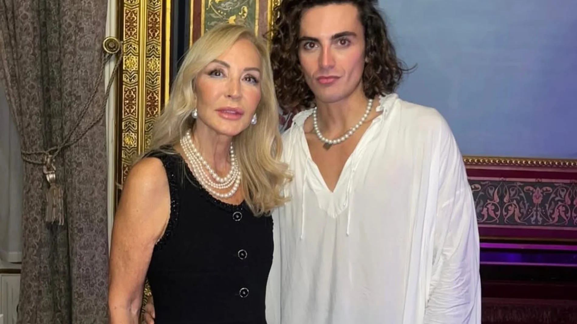 El vestido de tweed negro de Carmen Lomana.