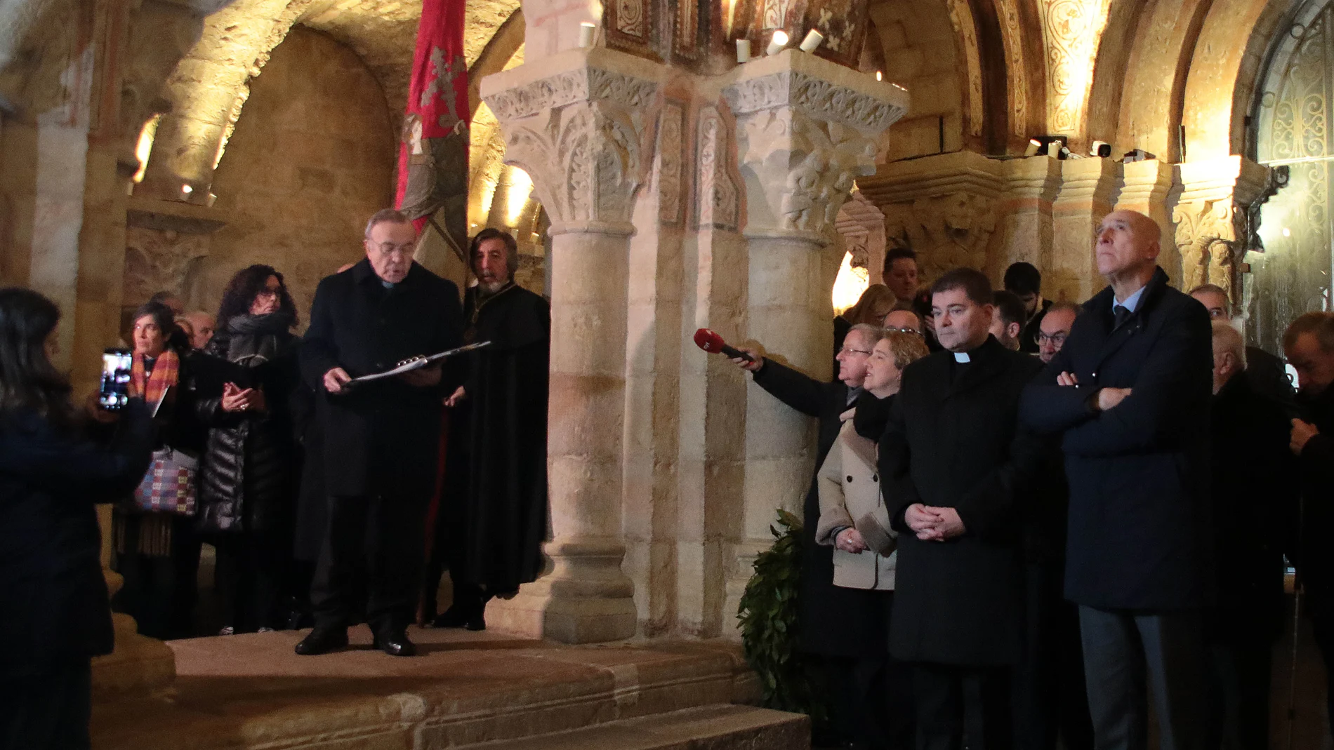 La colegiata de san Isidoro acoge un homenaje a la que fuera reina de León, Castilla y Galicia en el 900 aniversario de su muerte