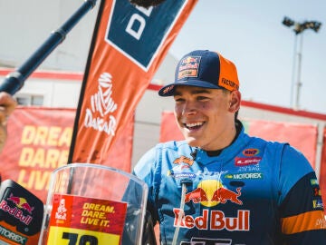 Yanbu (Arabia Saud&iacute;), 03/01/2026.- El joven espa&ntilde;ol Edgar Canet (Red Bull KTM) ha sido el m&aacute;s r&aacute;pido en el pr&oacute;logo del Dakar 2026, disputado en Yanbu (Arabia Saud&iacute;) con 22 kil&oacute;metros cronometrados, con tres segundos de ventaja respecto a su compa&ntilde;ero de equipo Daniel Sanders y cinco respecto al estadounidense Ricky Brabec. EFE/KH7 Press -SOLO USO EDITORIAL/SOLO DISPONIBLE PARA ILUSTRAR LA NOTICIA QUE ACOMPA&Ntilde;A (CR&Eacute;DITO OBLIGATORIO)-