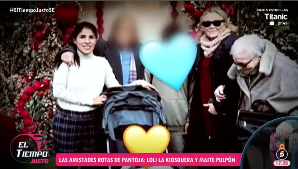 Isa Pantoja junto a Loli la quiosquera y Maite Pulpón