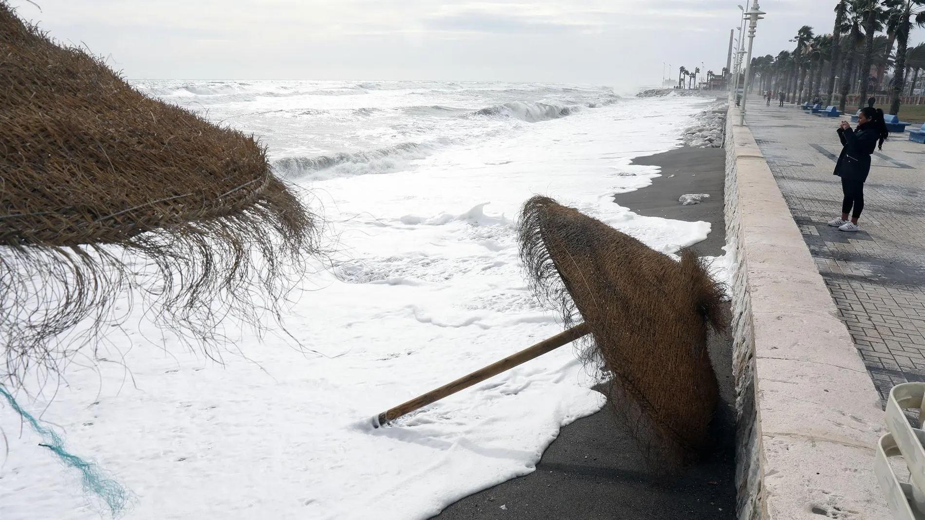 Aviso amarillo este martes en Almería, Granada y Málaga por nieve, oleaje, viento y frío con mínimas de -4ºC