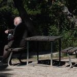 Expertos proponen "escuchar" a los mayores para combatir la soledad no deseada, que se "agrava" en periodos festivos