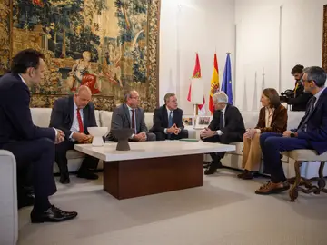 Telefónica abrirá un Centro de Talento y Tecnología en Toledo destinado a grandes proyectos de transformación digital El presidente regional, Emiliano García-Page y el presidente de Telefónica España, Borja Ochoa, mantienen un encuentro. REMITIDA / HANDOUT por DAVID ESTEBAN GONZALEZ/JCCM Fotografía remitida a medios de comunicación exclusivamente para ilustrar la noticia a la que hace referencia la imagen, y citando la procedencia de la imagen en la firma 07/01/2026