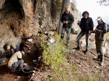El Abrigo de La Capilla revela vestigios de hace 30.000 años de los primeros pobladores de Santomera (Murcia) El Abrigo de La Capilla revela vestigios de hace 30.000 años de los primeros pobladores de Santomera (Murcia)