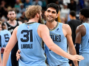 Memphis Grizzlies center Jock Landale (31) and forward Santi Aldama celebrate after defeating the San Antonio Spurs in an NBA basketball game Tuesday, Jan. 6, 2026, in Memphis, Tenn. (AP Photo/Brandon Dill)