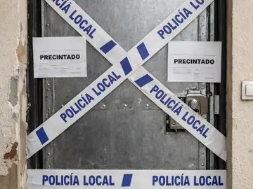 Puerta precintada Puerta precintada REMITIDA / HANDOUT por AYUNTAMIENTO DE LAS TORRES DE COTILLAS Fotografía remitida a medios de comunicación exclusivamente para ilustrar la noticia a la que hace referencia la imagen, y citando la procedencia de la imagen en la firma 08/01/2026