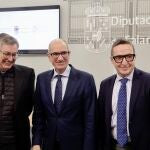 El presidente de la Diputaci&oacute;n de Salamanca, Javier Iglesias, y los rectores de la Universidad de Salamanca y de la Universidad Pontificia de Salamanca, Juan Manuel Corchado y Santiago Garc&iacute;a-Jal&oacute;n de la Lama, respectivamente, presentan las bases del nuevo Plan de Empleo Juvenil Universitario.