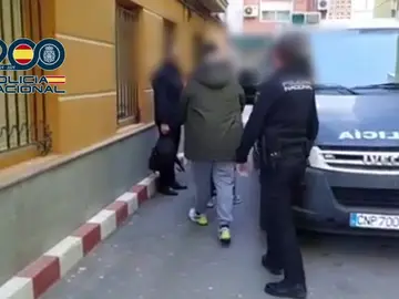 Sucesos.- Detenido un hombre por disparar a otro en una pierna durante una riña por un vehículo prestado en Cartagena Momento de la detención del presunto autor de un disparo a un hombre en el barrio cartagenero de San Antón REMITIDA / HANDOUT por POLICÍA NACIONAL Fotografía remitida a medios de comunicación exclusivamente para ilustrar la noticia a la que hace referencia la imagen, y citando la procedencia de la imagen en la firma 08/01/2026