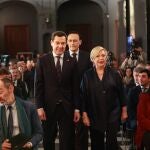 El presidente de la Junta de Andaluc&iacute;a, Juanma Moreno, en la toma de posesi&oacute;n de la nueva rectora de la US