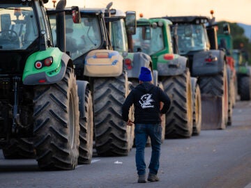Los agricultores bloquean carreteras y el Puerto de Tarragona por el acuerdo con Mercosur