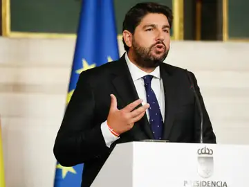 MURCIA.-López Miras: "Es inadmisible y una vergüenza ver a Sánchez arrodillado ante un condenado por la Justicia" MURCIA.-López Miras: "Es inadmisible y una vergüenza ver a Sánchez arrodillado ante un condenado por la Justicia"