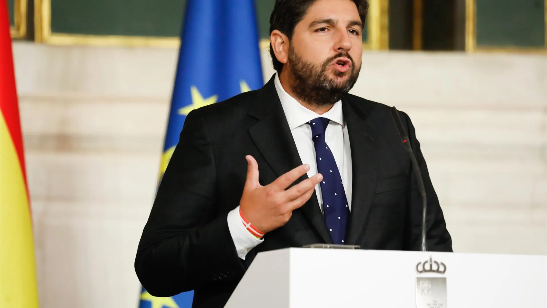 MURCIA.-López Miras: "Es inadmisible y una vergüenza ver a Sánchez arrodillado ante un condenado por la Justicia"