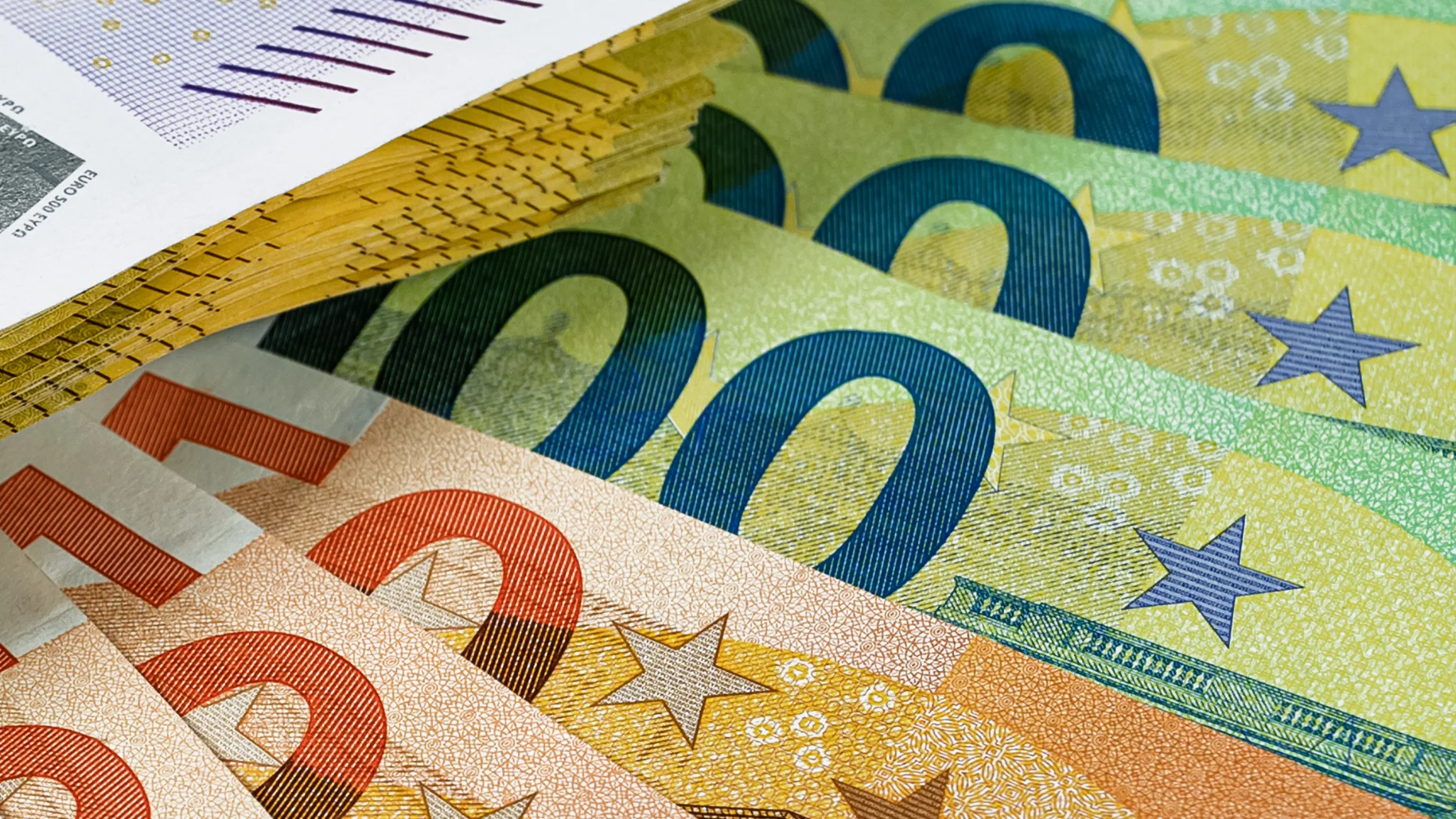 Un economista advierte sobre los peligros del dinero en efectivo: "Hace saltar todas las alarmas de Hacienda"