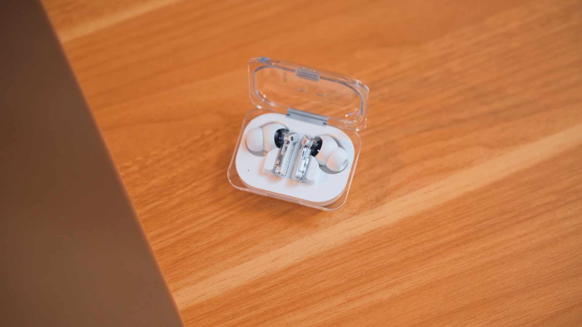 Los auriculares Nothing Ear (a) tienen cancelación de ruido