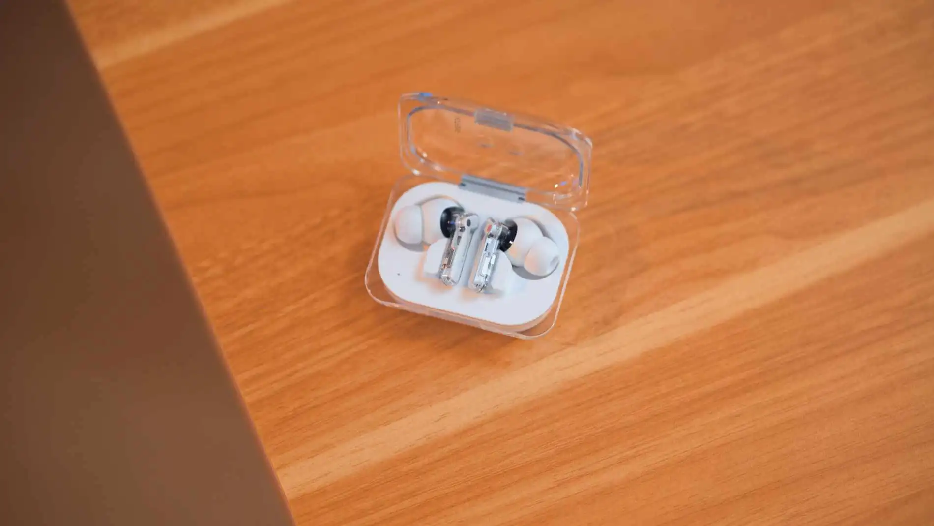 Los auriculares Nothing Ear (a) tienen cancelación de ruido