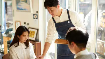 Pillan a un camarero que pactó su propio despido con su jefe para cobrar el paro y abrir su propio local Pillan a un camarero que pactó su propio despido con su jefe para cobrar el paro y abrir su propio local