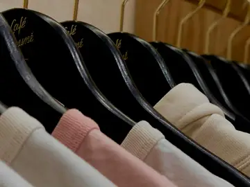 Un farmacéutico cierra el debate sobre si es necesario lavar la ropa nueva después de comprarla: "A saber por donde han pasado" Un farmacéutico cierra el debate sobre si es necesario lavar la ropa nueva después de comprarla: "A saber por donde han pasado"