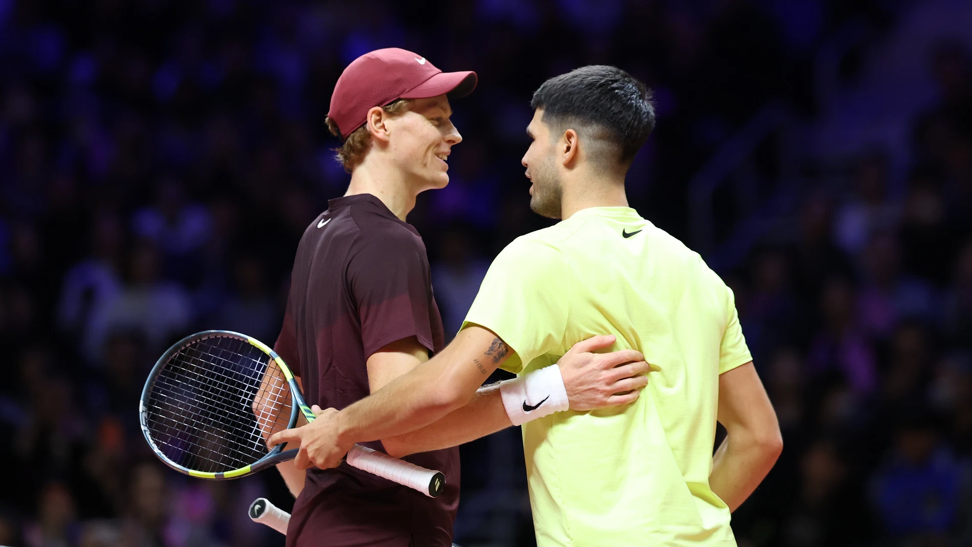 Spain's Carlos Alcaraz, right, and Italy's Jannik Sinner, left, meet at the net after an exhibition tennis match in Incheon, South Korea, Saturday, Jan. 10, 2026. (Shin Jun-hee/Yonhap via AP)