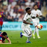 Vinicius se escapa de Cubars&iacute; en la final de la Supercopa