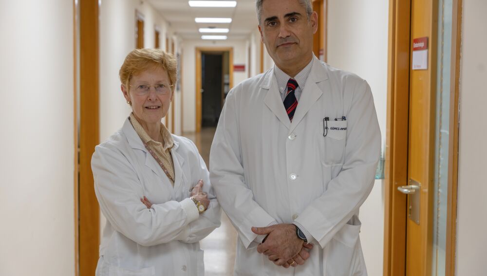 La Dra. Gema Frühbeck codirectora del Área de Obesidad de la Clínica junto al Dr. Javier Gómez Ambrosi, investigador del Laboratorio de Investigación Metabólica