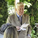 Un millonario sin hijos y con casi 80 años, "desesperado" por encontrar una mujer con la que tener un heredero