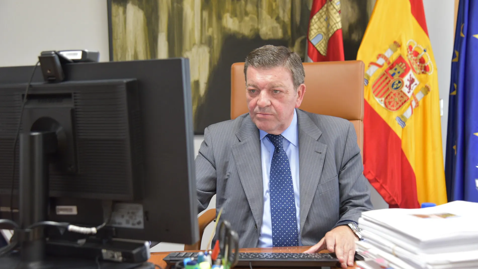 El consejero de la Presidencia destaca el trabajo de los empleados públicos en la actualización diaria de este medio