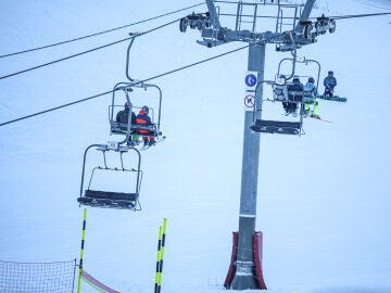 December 26, 2025, Saint Ouen, Paris, France: In the Alpes-Maritimes, the Valberg resort is enjoying a boom this year. Visitors are won over by downhill skiing, forest walks and discovering the local area..In the heart of the Mercantour, at an altitude of 1,700 metres, it is the oldest ski resort in the Alpes-Maritimes. Europa Press/Contacto/Sadak Souici 26/12/2025 ONLY FOR USE IN SPAIN