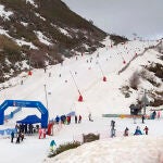 Las estaciones de esqu&iacute; de San Isidro y Leitariegos recibieron a 43.600 esquiadores en navidades, la mejor cifra en 15 temporadas