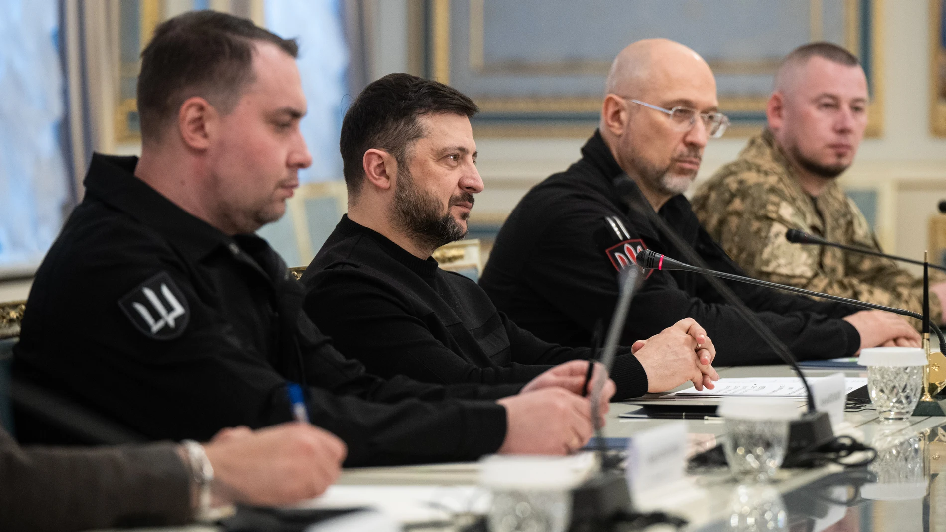 January 9, 2026, Kyiv, Ukraine: Head of the Office of the President of Ukraine Kyrylo Budanov, President of Ukraine Volodymyr Zelenskyy, Minister of Defence of Ukraine Denys Shmyhal and Deputy Head of the Office of the President of Ukraine Pavlo Palisa (L to R) attend a meeting with UK Secretary of State for Defence John Healey in Kyiv, Ukraine, on January 9, 2026. Europa Press/Contacto/Danylo Antoniuk 09/01/2026 ONLY FOR USE IN SPAIN