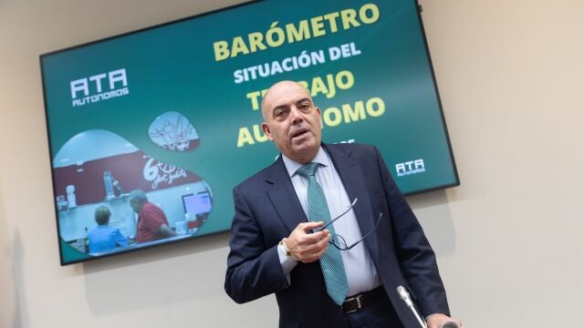 El presidente de ATA, Lorenzo Amor, durante una rueda de prensa, en la sede de la CEOE, a 12 de enero de 2026, en Madrid (Espa&ntilde;a). Durante su comparecencia ha presentado el Bar&oacute;metro de ATA correspondiente al cierre de 2025. 