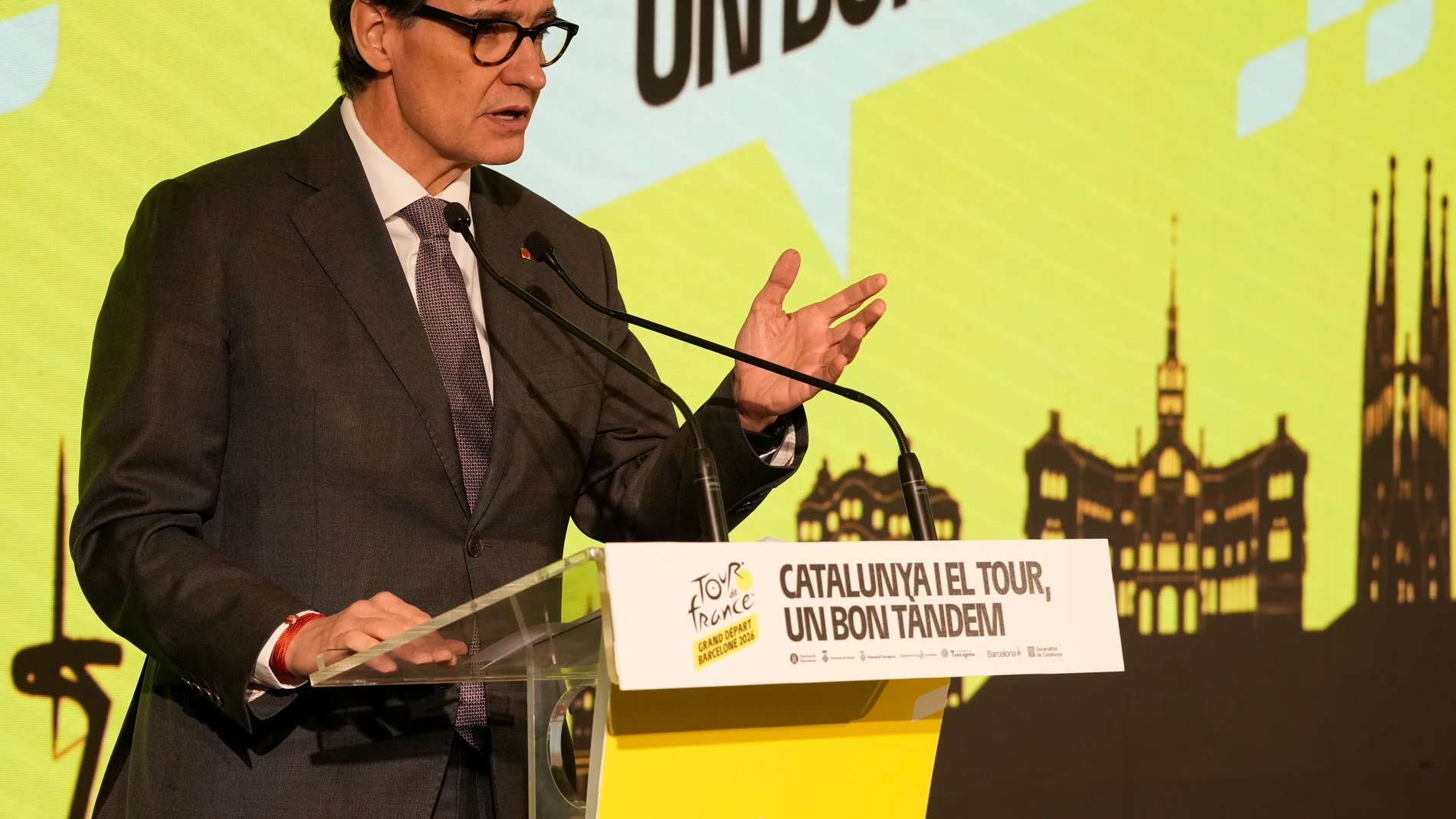 GRAFCAT6505. BARCELONA (ESPAÑA), 12/01/2026.-El presidente de la Generalitat, Salvador Illa, durante la presentación de los municipios catalanes participantes en la Grand Départ del Tour de Francia 2026.EFE/ Alejandro García