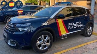 Coche de la Polic&iacute;a Nacional. REMITIDA / HANDOUT por POLIC&Iacute;A NACIONAL Fotograf&iacute;a remitida a medios de comunicaci&oacute;n exclusivamente para ilustrar la noticia a la que hace referencia la imagen, y citando la procedencia de la imagen en la firma 12/01/2026