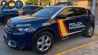 Coche de la Policía Nacional. Coche de la Policía Nacional. REMITIDA / HANDOUT por POLICÍA NACIONAL Fotografía remitida a medios de comunicación exclusivamente para ilustrar la noticia a la que hace referencia la imagen, y citando la procedencia de la imagen en la firma 12/01/2026