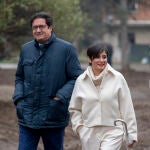 &Oacute;scar L&oacute;pez, dirigente del PSOE de Madrid, se dej&oacute; ver en el acto junto a la titular de Vivienda, Isabel Rodr&iacute;guez