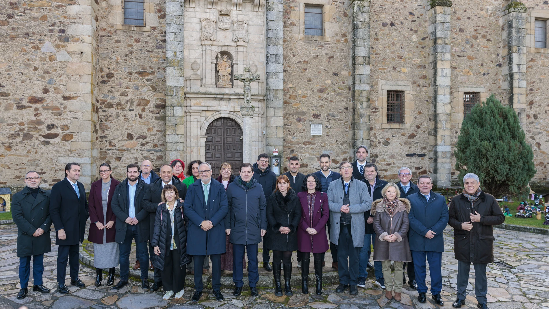 Firma del convenio de la Junta con el Consejo Comarcal del Bierzo con la presencia de Fernández Mañueco