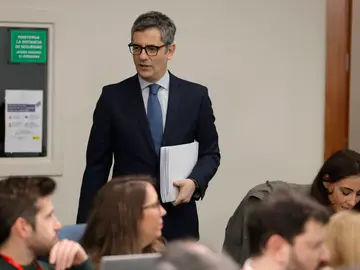 Rueda de prensa tras el Consejo de Ministros MADRID, 13/01/2026.- El ministro de la Presidencia, Justicia y Relaciones con las Cortes, Félix Bolaños (c), este martes durante su comparecencia tras el Consejo de Ministros.-EFE/ Zipi Aragón