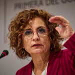 La vicepresidenta y ministra de Hacienda, Mar&iacute;a Jes&uacute;s Montero, durante la rueda de prensa que ha ofrecido este viernes en Madrid para presentar la propuesta del nuevo modelo de financiaci&oacute;n auton&oacute;mica. 
