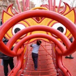 El nuevo columpio-tobog&aacute;n de la plaza de las Tizas