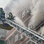 Los servicios de emergencias sofocan el incendio