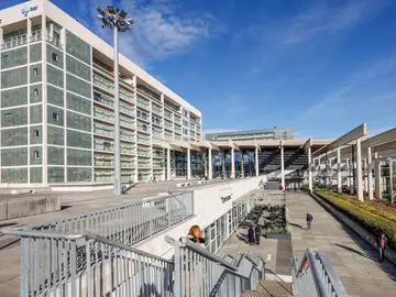 Fallecen dos pacientes oncológicos en el Hospital de Burgos por un fallo en el tratamiento BURGOS (CASTILLA Y LEÓN), 13/01/2026.- Vista este martes, del Hospital Universitario de Burgos en donde han fallecido dos pacientes oncológicos por un error en el medicamento. Dos pacientes oncológicos del Hospital Universitario de Burgos (HUBU) han fallecido como consecuencia de un fallo en el preparado de un tratamiento, que ha afectado también a otros tres enfermos, uno de los cuales está ingresado en la UCI, han confirmado a EFE fuentes del hospital, que aseguran que se ha tratado de un e...