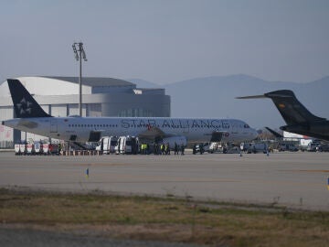 Un avi&oacute;n aterriza de emergencia en el Aeropuerto de Barcelona tras una "amenaza de bomba"