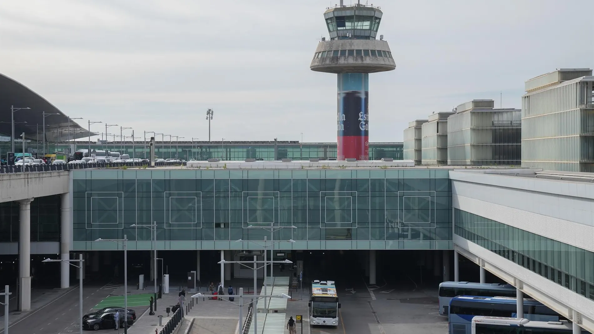 Suecesos.- AMP.- Un avión aterriza de emergencia en el Aeropuerto de Barcelona tras una "amenaza de bomba"