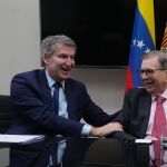Alberto N&uacute;&ntilde;ez Feij&oacute;o, este jueves en Madrid con el presidente electo de Venezuela, Edmundo Gonz&aacute;lez
